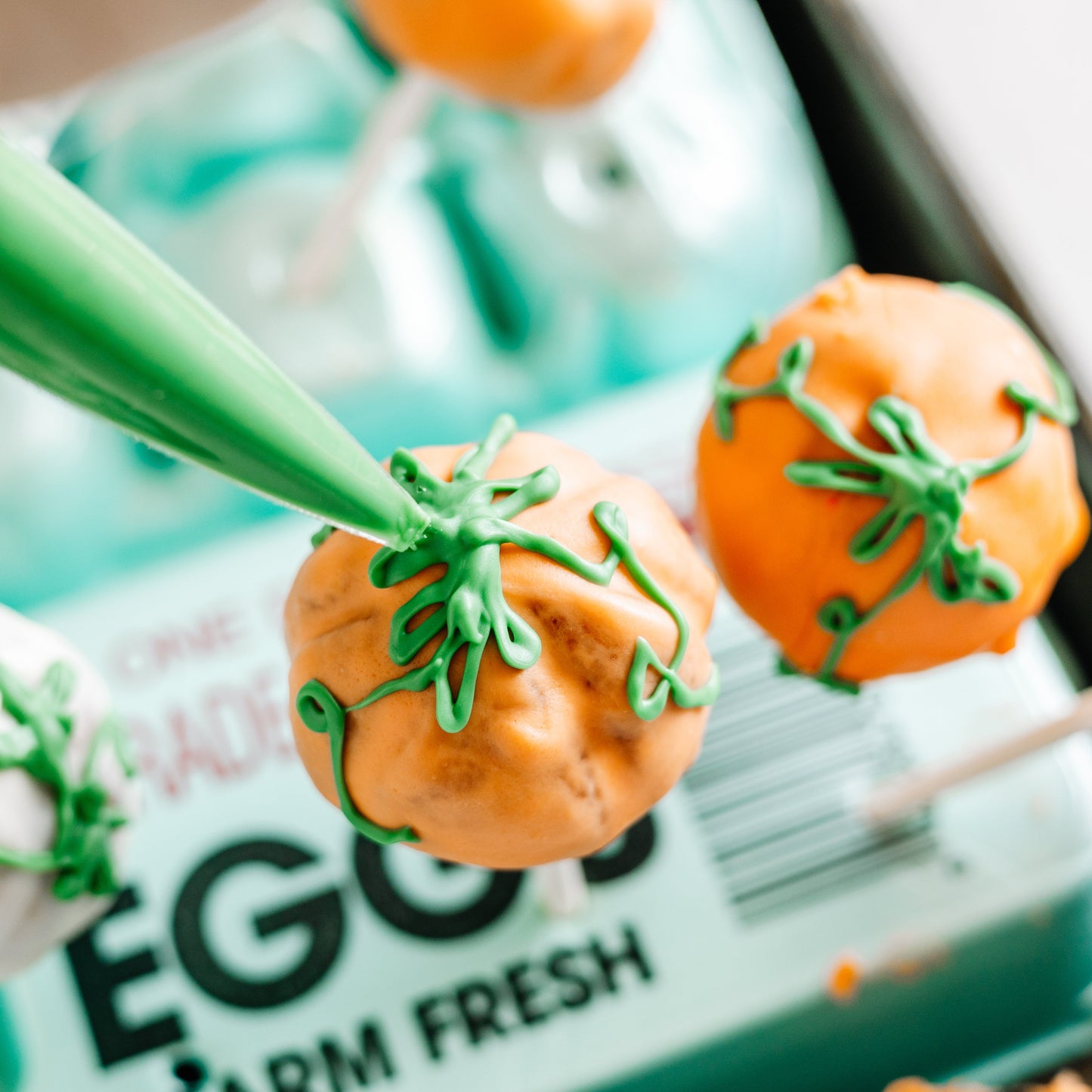 Pumpkin Cake Pops Baking Kit